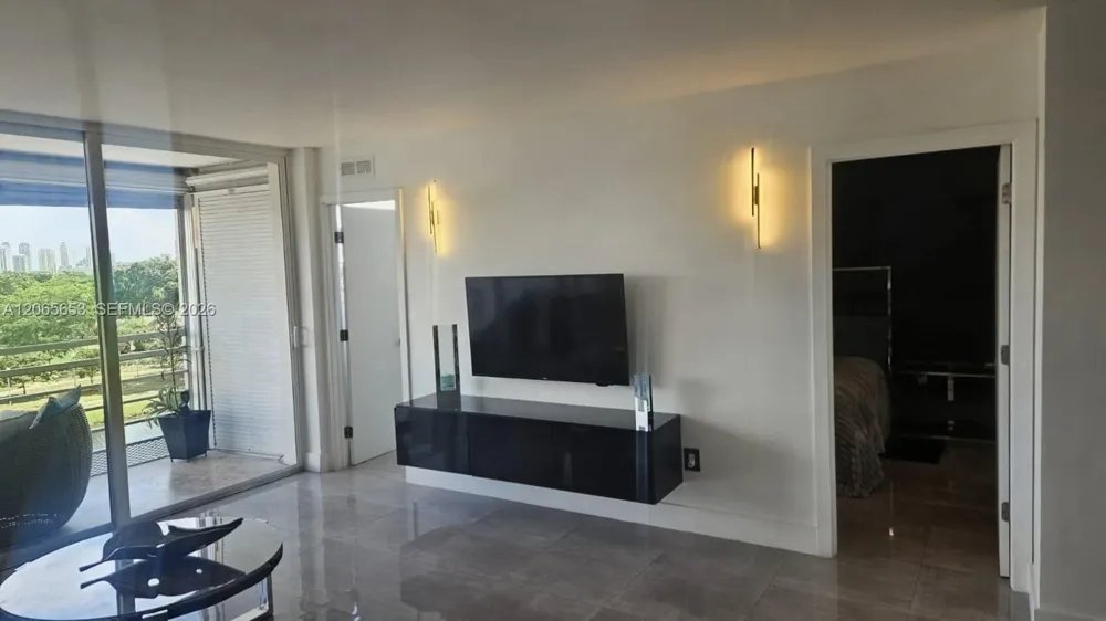 16850 S Glades Dr #5C North Miami Beach, FL 33162
