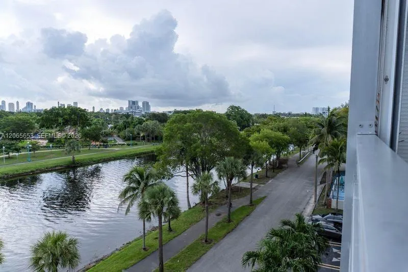 16850 S Glades Dr #5C North Miami Beach, FL 33162