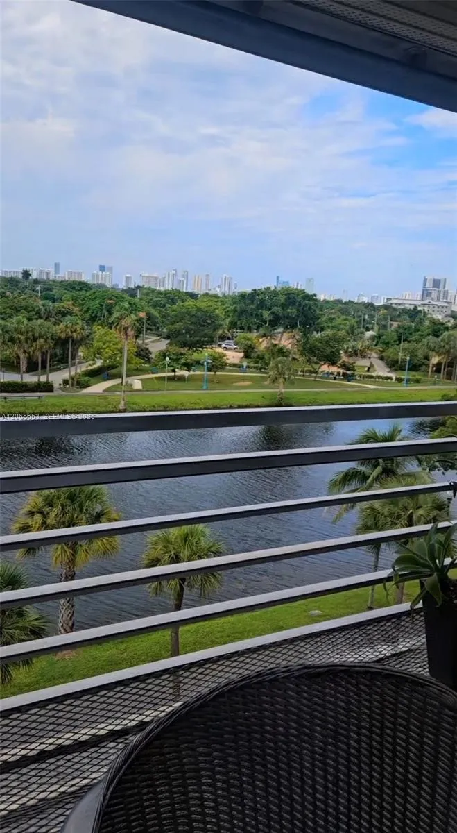 16850 S Glades Dr #5C North Miami Beach, FL 33162