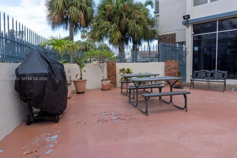 16850 S Glades Dr #5C North Miami Beach, FL 33162