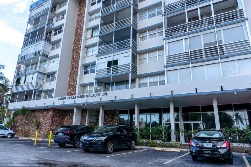 16850 S Glades Dr #5C North Miami Beach, FL 33162