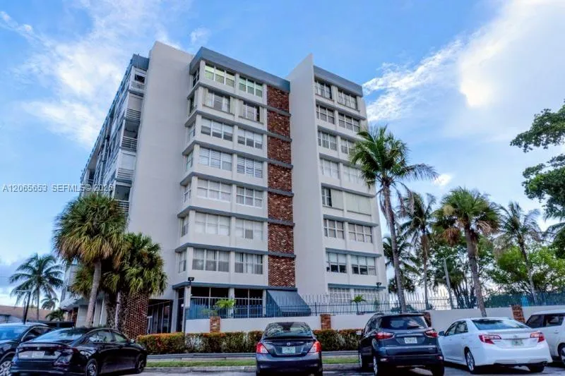 16850 S Glades Dr #5C North Miami Beach, FL 33162