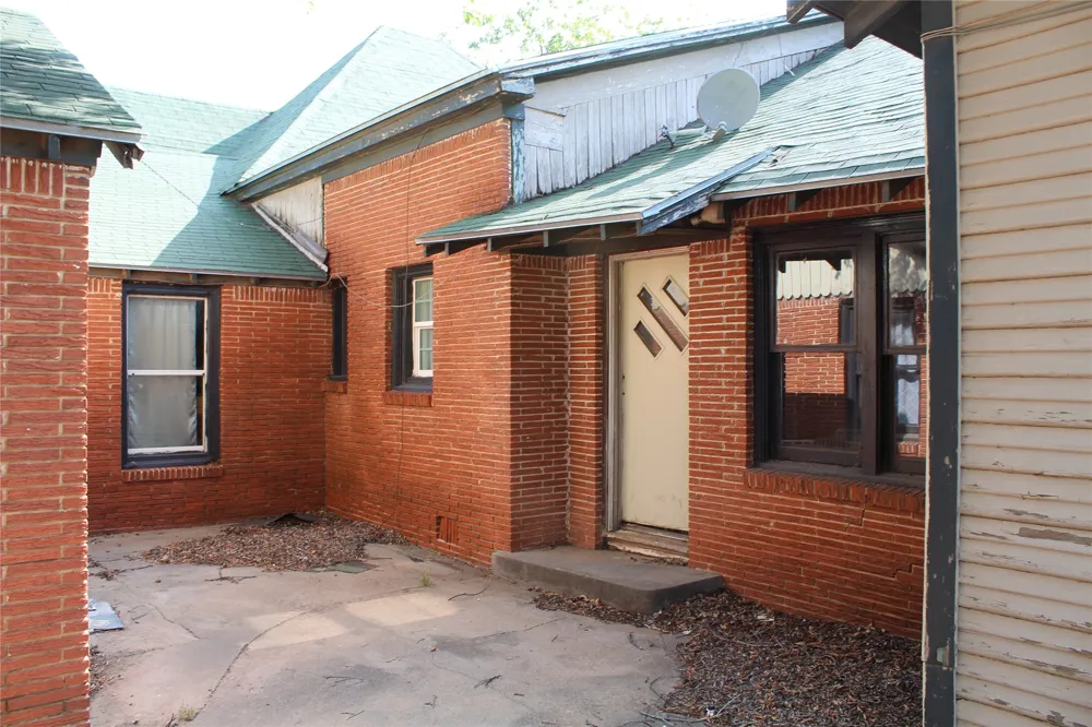 400 E Main Street Knox City, TX 79529
