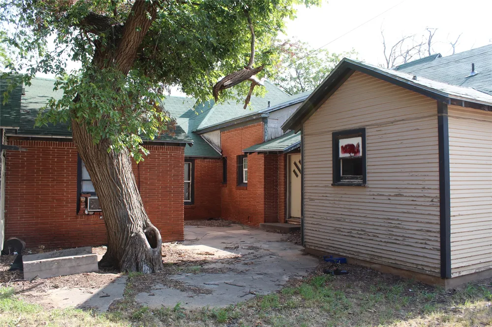 400 E Main Street Knox City, TX 79529