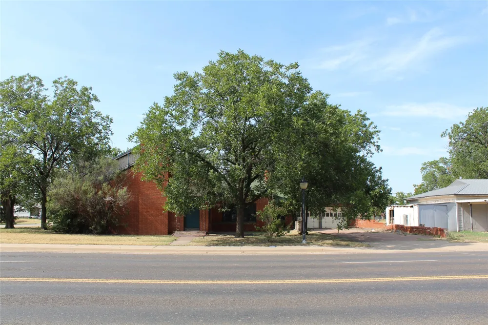 400 E Main Street Knox City, TX 79529