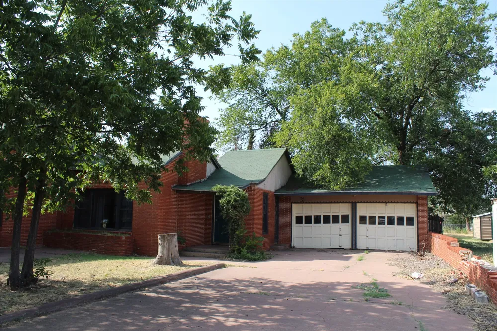 400 E Main Street Knox City, TX 79529
