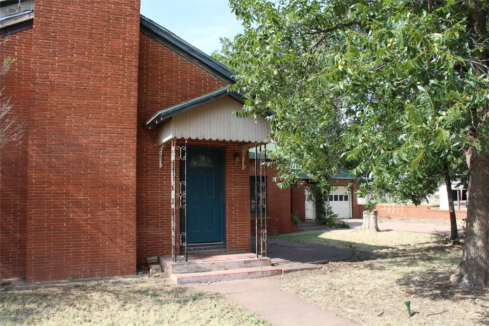 400 E Main Street Knox City, TX 79529