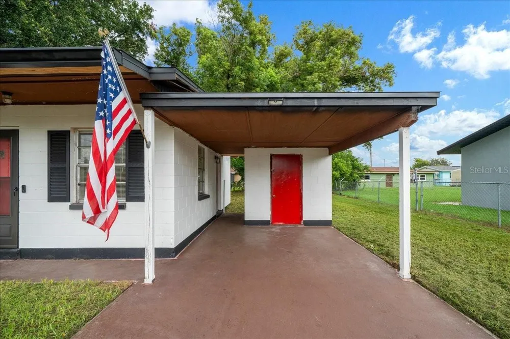 1708 E OHIO STREET Plant City, FL 33563