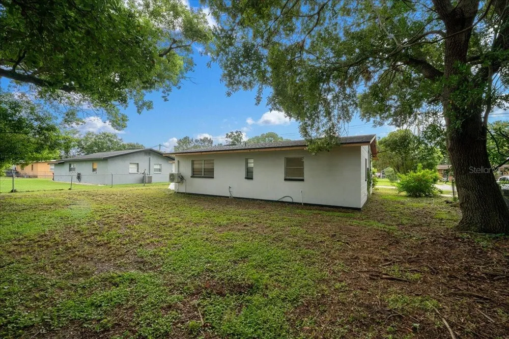 1708 E OHIO STREET Plant City, FL 33563