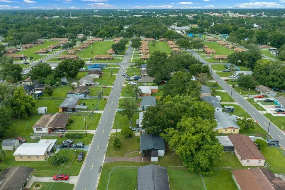 1708 E OHIO STREET Plant City, FL 33563