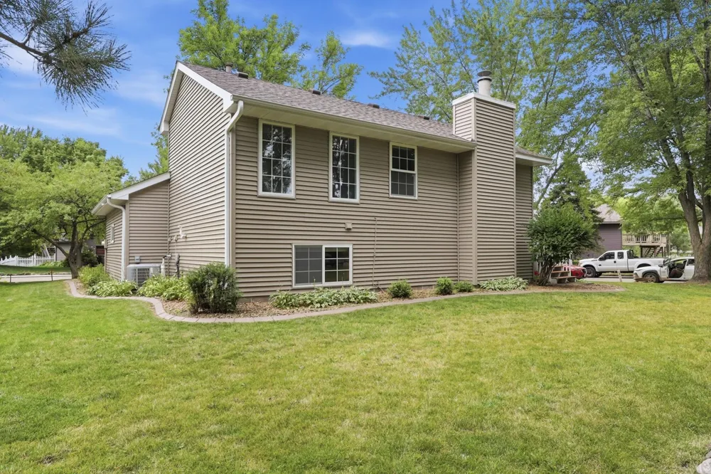 6512 Gray Fox Curve Chanhassen, MN 55317