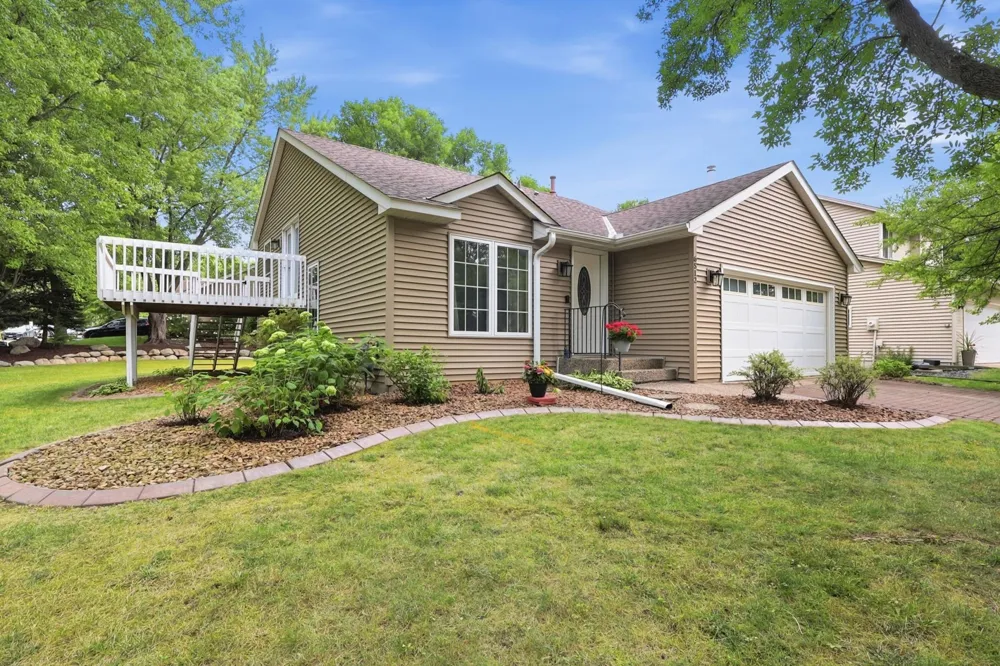 6512 Gray Fox Curve Chanhassen, MN 55317