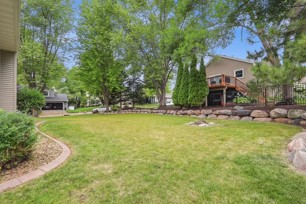 6512 Gray Fox Curve Chanhassen, MN 55317