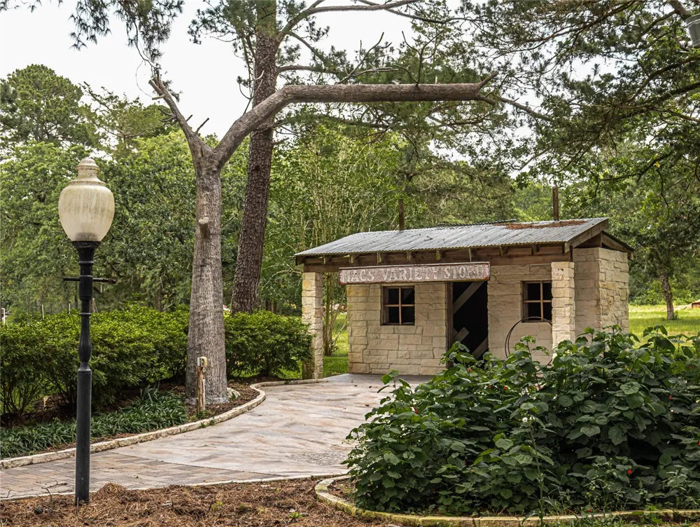 1539 Weishuhn Road New Ulm, TX 78950