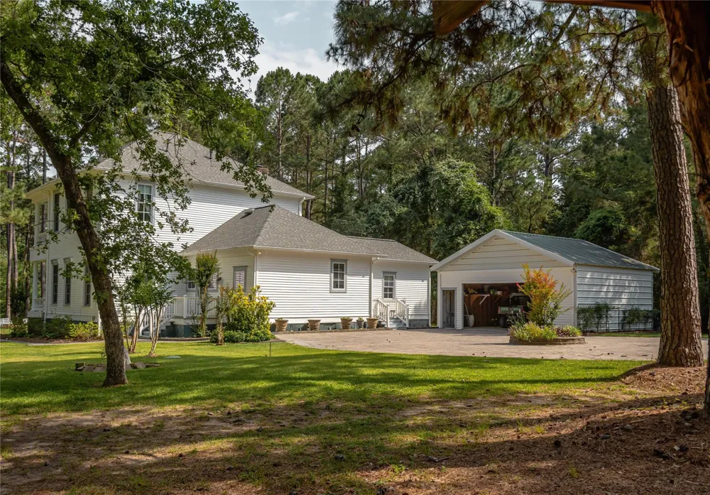 1539 Weishuhn Road New Ulm, TX 78950
