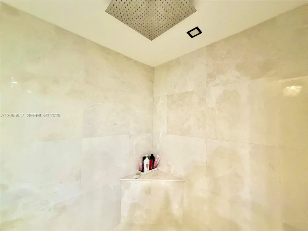 17301 Biscayne Blvd #1409 North Miami Beach, FL 33160