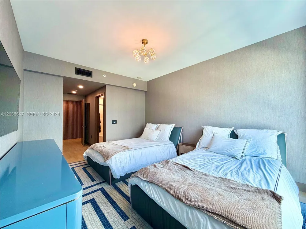 17301 Biscayne Blvd #1409 North Miami Beach, FL 33160