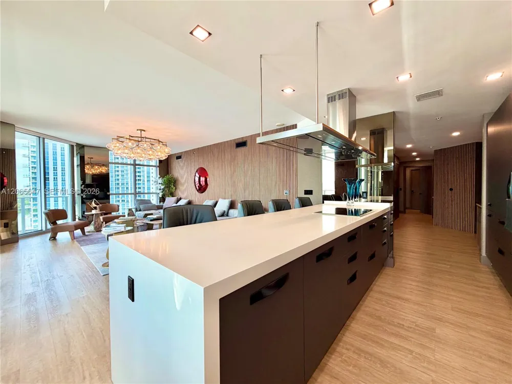 17301 Biscayne Blvd #1409 North Miami Beach, FL 33160
