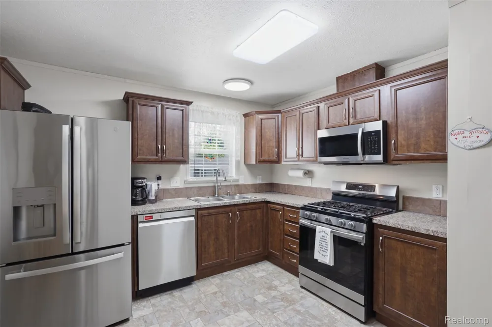 150 Whippoorwill Lane Rochester Hills City, MI 48309