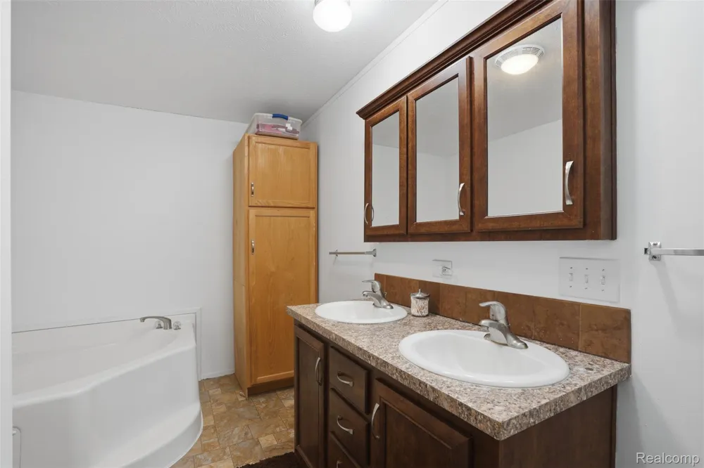 150 Whippoorwill Lane Rochester Hills City, MI 48309