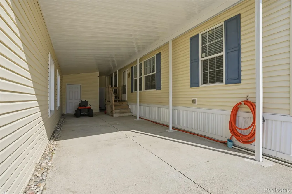 150 Whippoorwill Lane Rochester Hills City, MI 48309