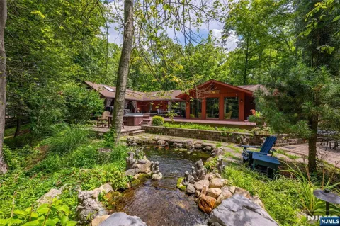111 Ballantine Road