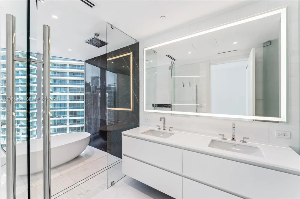 300 Biscayne Blvd Way #3507 Miami, FL 33131