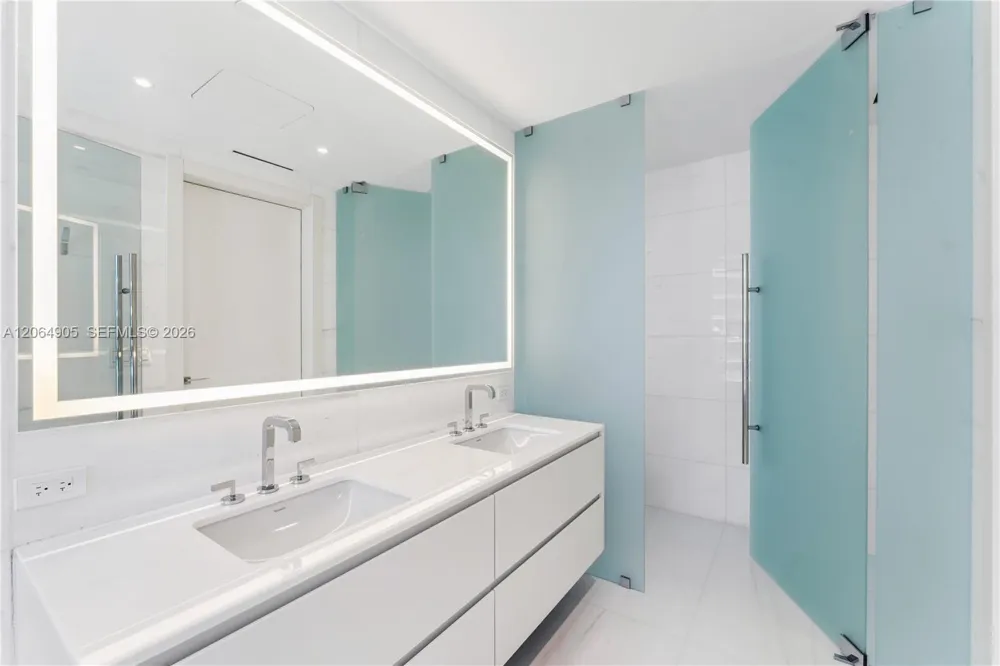 300 Biscayne Blvd Way #3507 Miami, FL 33131