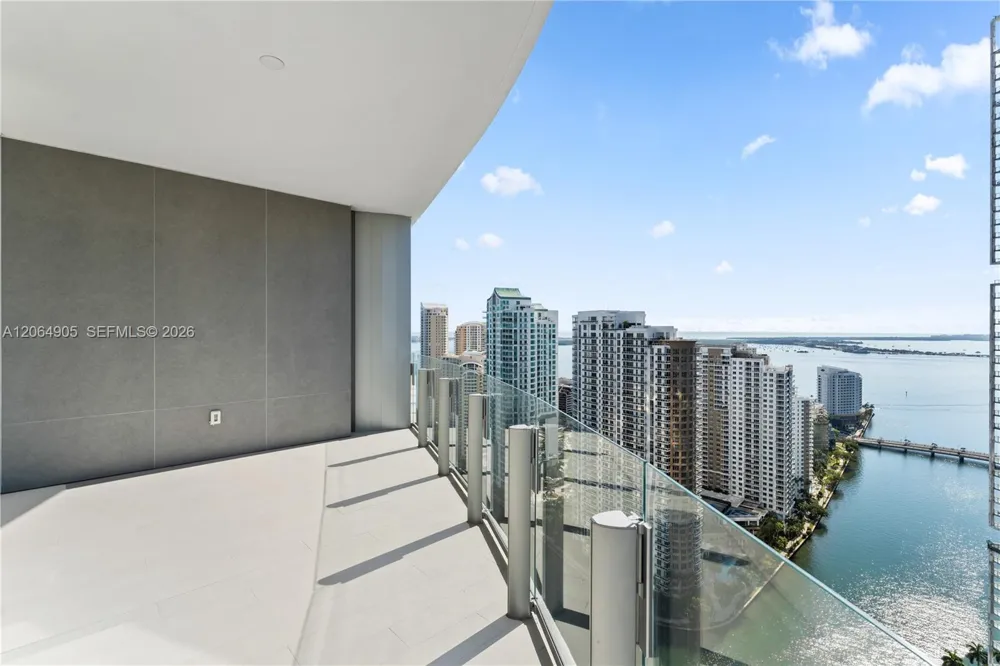 300 Biscayne Blvd Way #3507 Miami, FL 33131