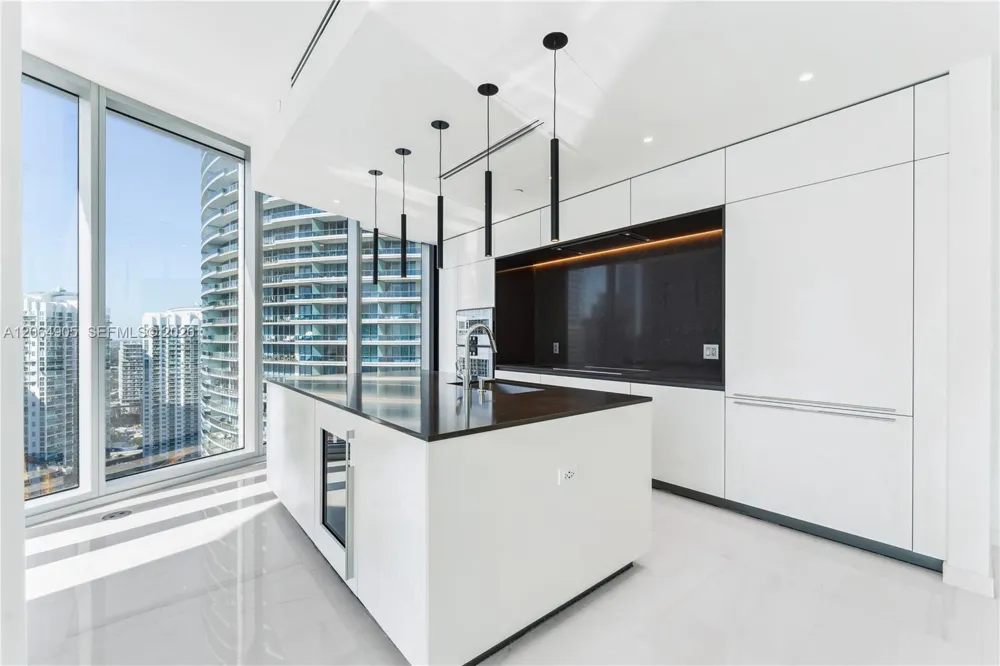 300 Biscayne Blvd Way #3507 Miami, FL 33131