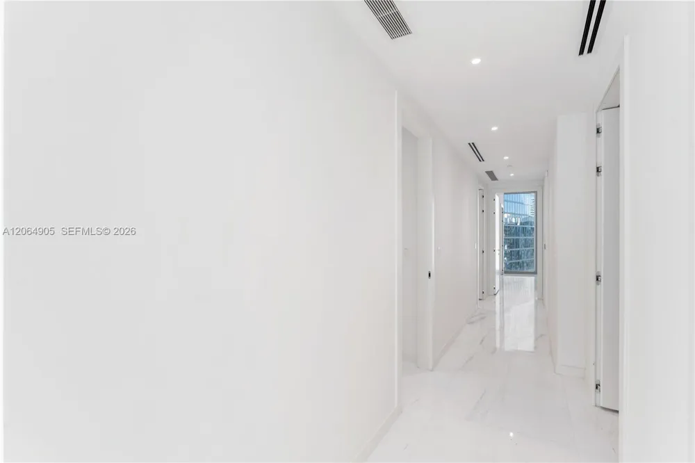 300 Biscayne Blvd Way #3507 Miami, FL 33131