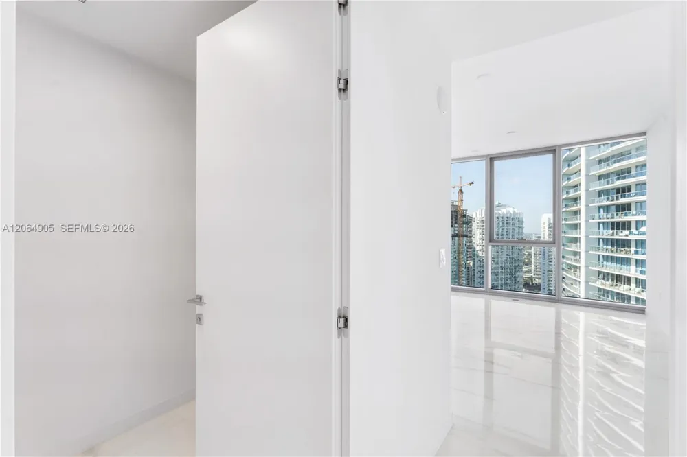 300 Biscayne Blvd Way #3507 Miami, FL 33131