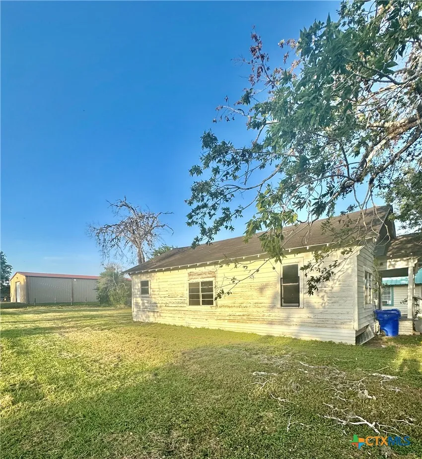 409 W Morris Street Yoakum, TX 77995