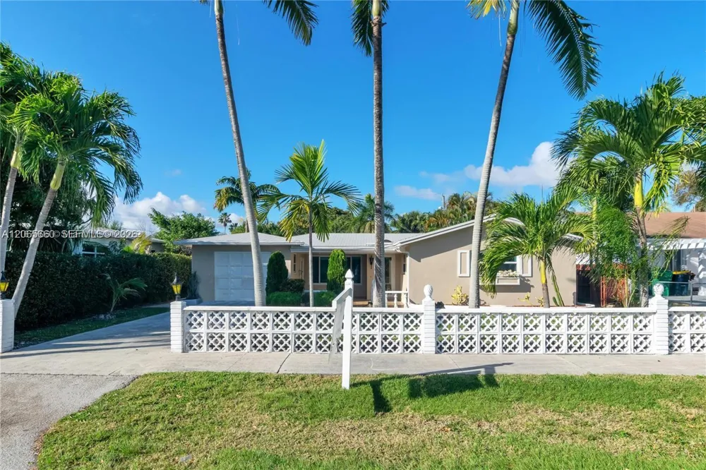 617 NE 2nd Pl Dania Beach, FL 33004