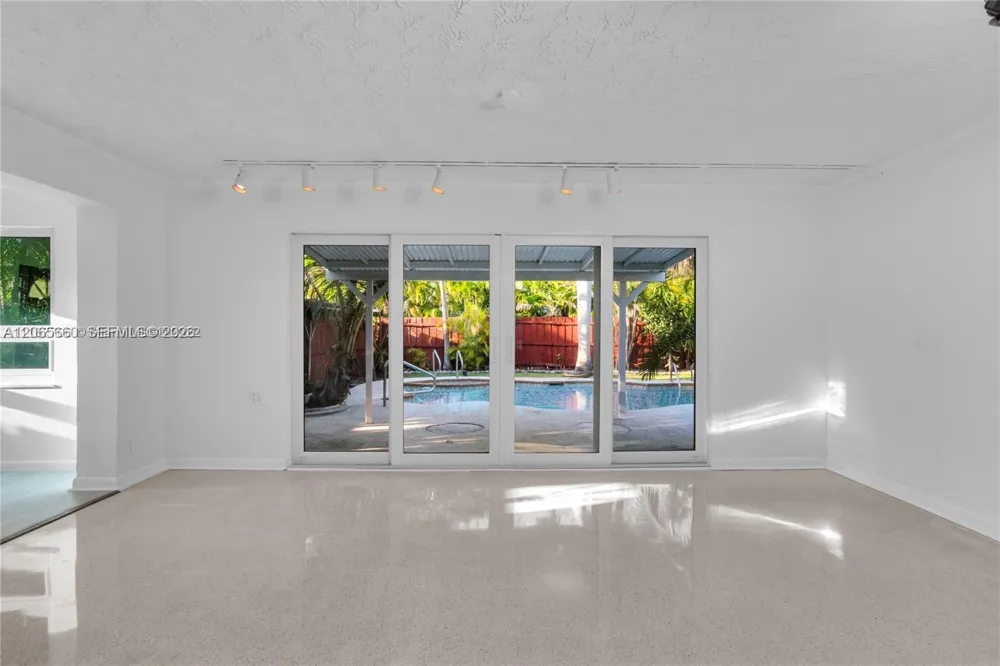617 NE 2nd Pl Dania Beach, FL 33004
