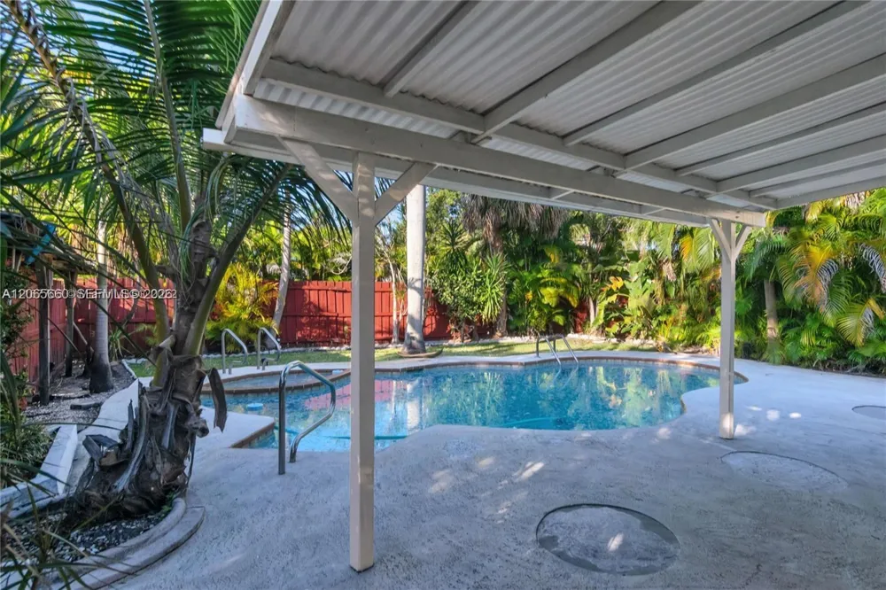 617 NE 2nd Pl Dania Beach, FL 33004