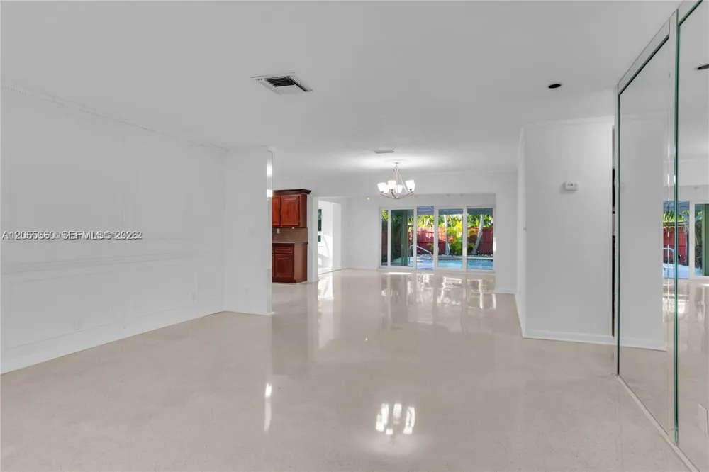 617 NE 2nd Pl Dania Beach, FL 33004