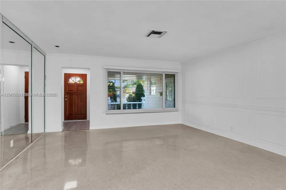 617 NE 2nd Pl Dania Beach, FL 33004