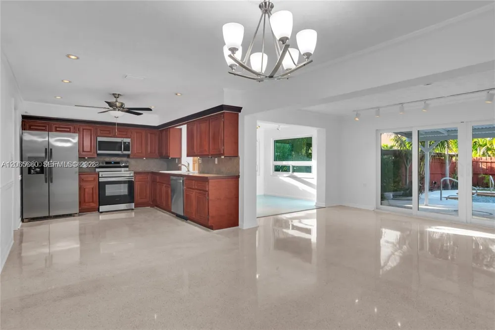 617 NE 2nd Pl Dania Beach, FL 33004