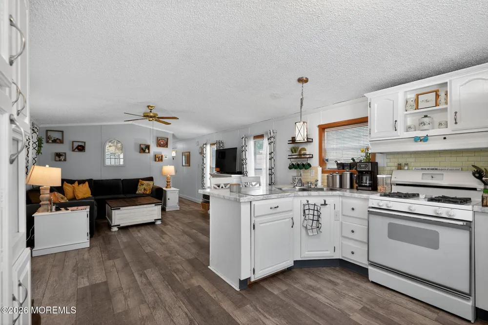 4 South Drive East Windsor, NJ 08520