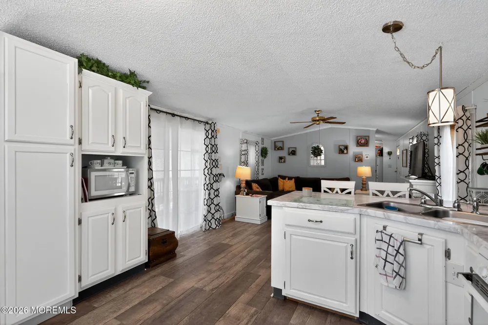 4 South Drive East Windsor, NJ 08520