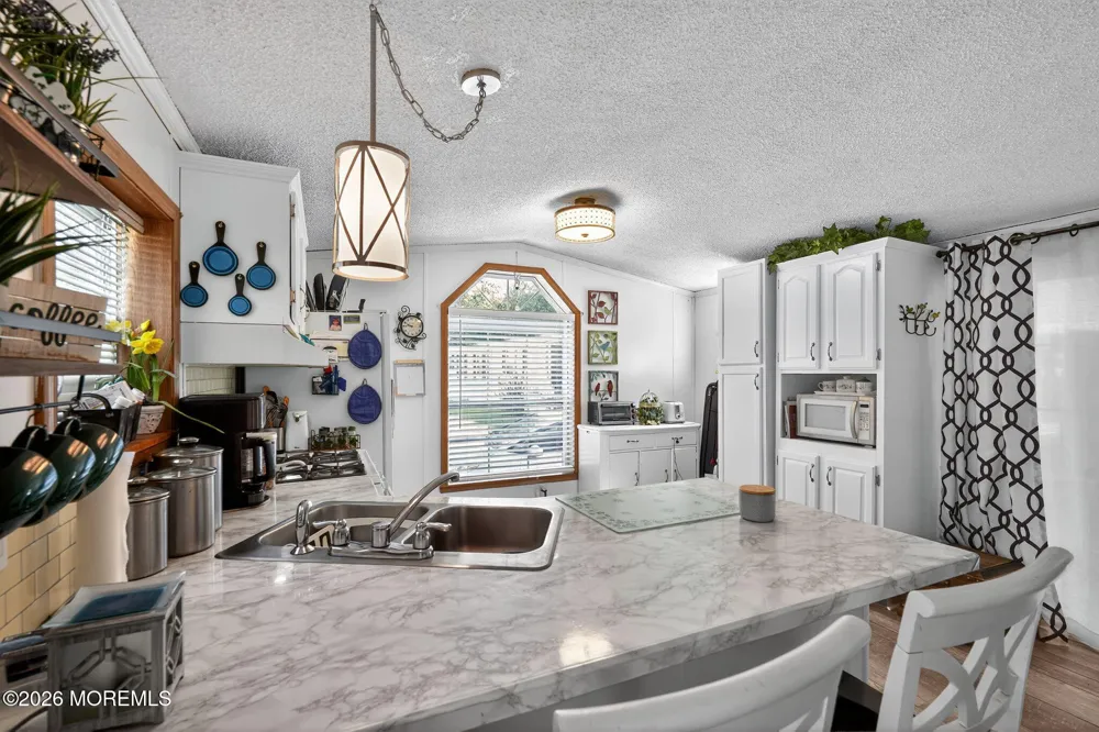 4 South Drive East Windsor, NJ 08520