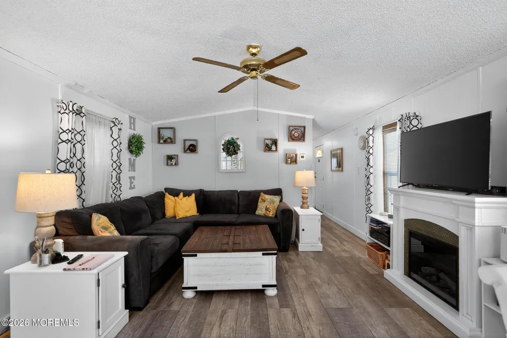 4 South Drive East Windsor, NJ 08520