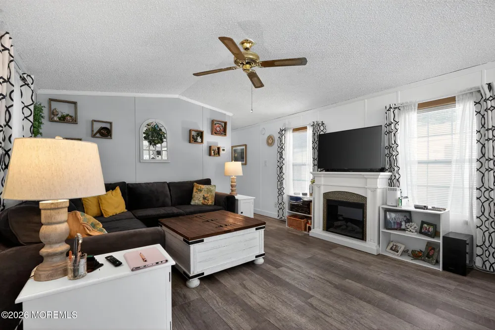 4 South Drive East Windsor, NJ 08520