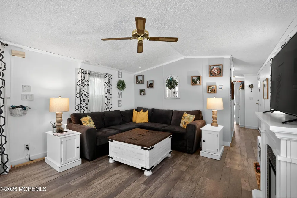 4 South Drive East Windsor, NJ 08520