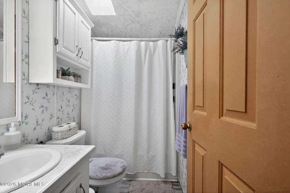 4 South Drive East Windsor, NJ 08520