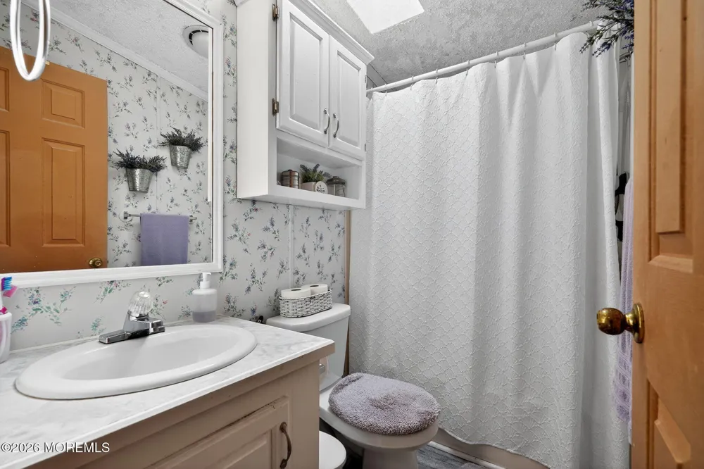 4 South Drive East Windsor, NJ 08520