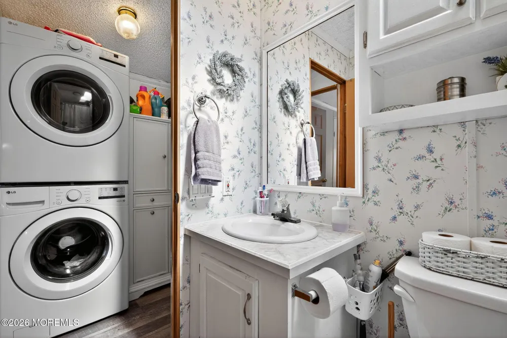 4 South Drive East Windsor, NJ 08520