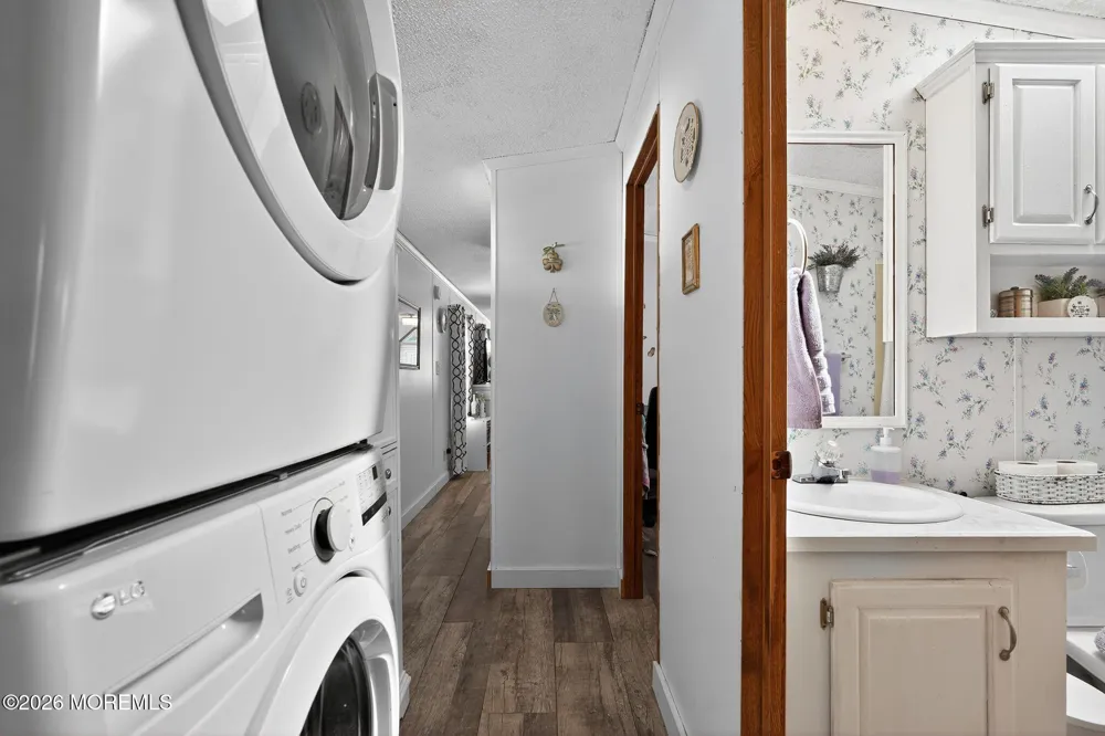 4 South Drive East Windsor, NJ 08520