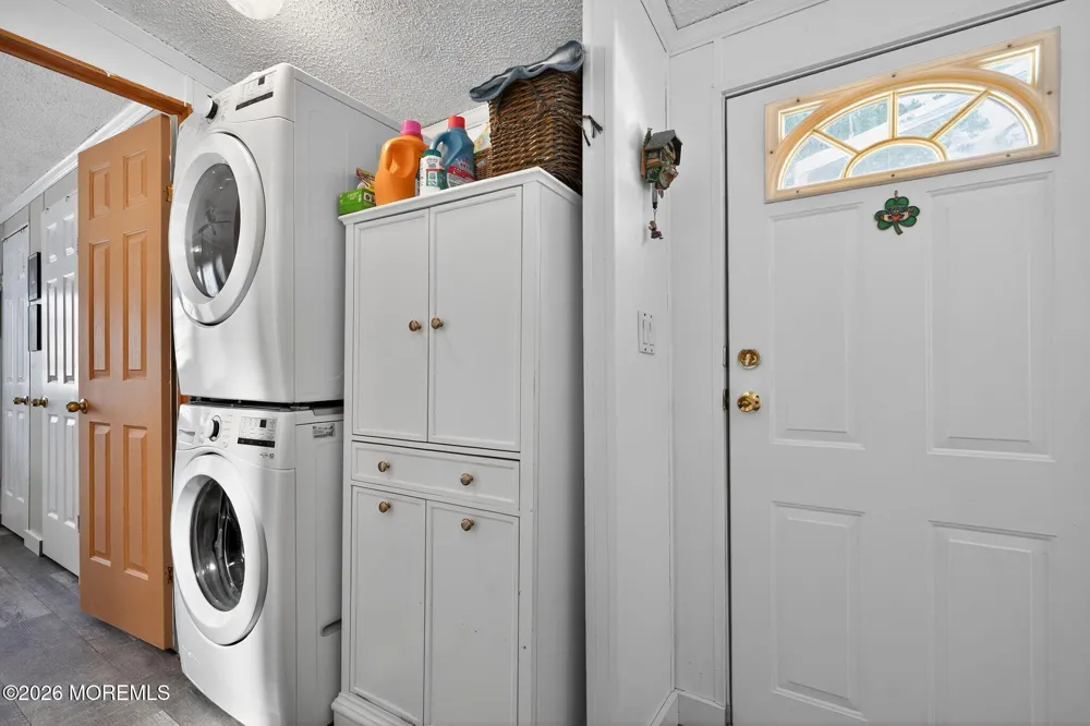 4 South Drive East Windsor, NJ 08520